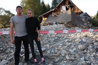 Koupili dům, hned ho pojistili a za pár dní ho zbourala voda. Nic nedostanete, řekli jim v pojišťovně - Novinky